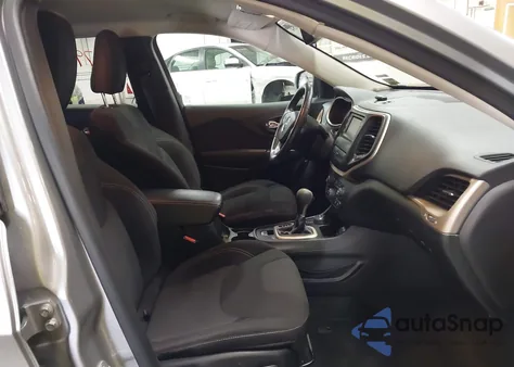 2015 Jeep Cherokee Latitude z USA, uszkodzony, nr VIN 1C4PJMCB2FW715061